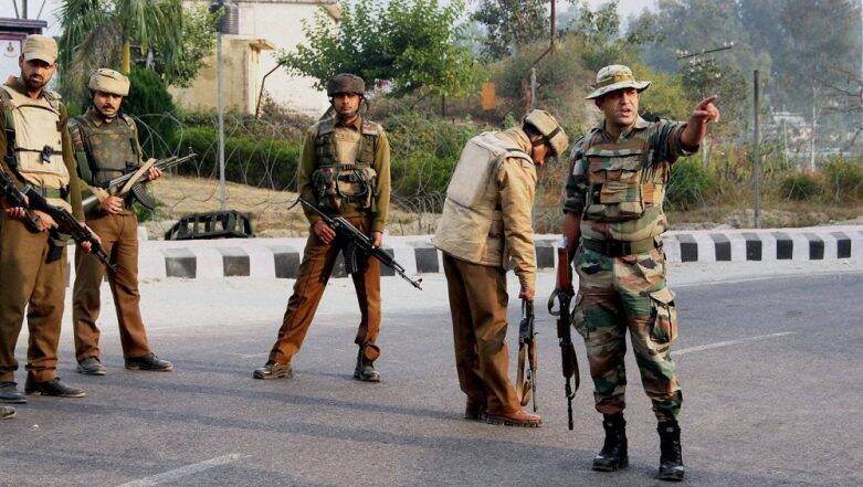 26 जानेवारीपूर्वी सर्व बॉर्डरवर 15 दिवसांचा अलर्ट जारी; दहशतवादी सहा मार्गांनी करू शकतात हल्ले, 24 तास पाळत 26 जानेवारीपूर्वी सर्व बॉर्डरवर 15 दिवसांचा अलर्ट जारी; दहशतवादी सहा मार्गांनी करू शकतात हल्ले, 24 तास पाळत