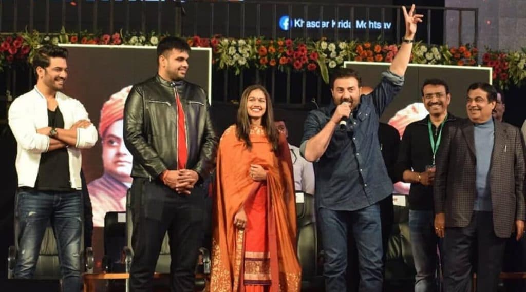 Khasdar Krida Mahotsav 2020: नागपूर येथे खासदार क्रीडा महोत्सवात सनी देओल आणि नितीन गडकरी यांची उपस्थिती; 38 हजार खेळाडू होणार सामील Khasdar Krida Mahotsav 2020: नागपूर येथे खासदार क्रीडा महोत्सवात सनी देओल आणि नितीन गडकरी यांची उपस्थिती; 38 हजार खेळाडू होणार सामील