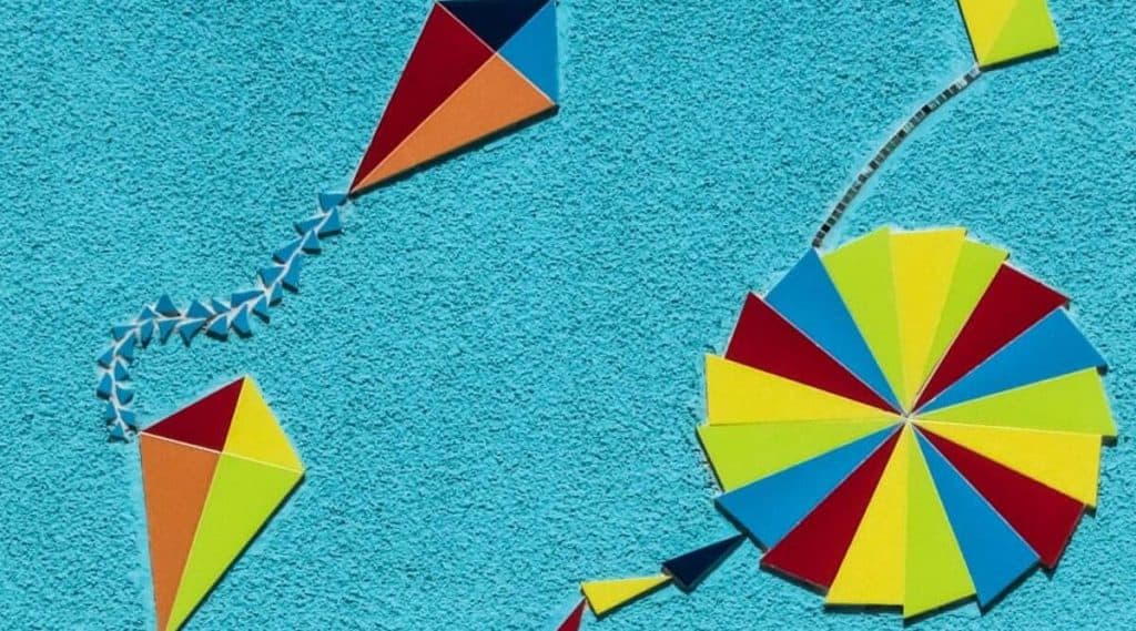Makar Sankranti 2020: घरगुती पतंग बनवण्याची सोपी पद्धत घ्या जाणून, पाहा DIY चा संपूर्ण व्हिडिओ Makar Sankranti 2020: घरगुती पतंग बनवण्याची सोपी पद्धत घ्या जाणून, पाहा DIY चा संपूर्ण व्हिडिओ