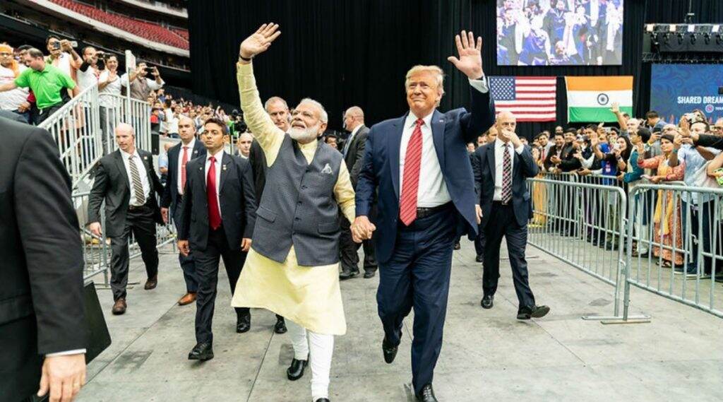 Kem Chho, Mr President?: अमेरिका राष्ट्राध्यक्ष डोनाल्ड ट्रम्प यांच्या भारत दौऱ्यानिमित्त अहमदाबाद येथे 'हाऊडी मोदी' पद्धतीचा कार्यक्रम आयोजित Kem Chho, Mr President?: अमेरिका राष्ट्राध्यक्ष डोनाल्ड ट्रम्प यांच्या भारत दौऱ्यानिमित्त अहमदाबाद येथे 'हाऊडी मोदी' पद्धतीचा कार्यक्रम आयोजित
