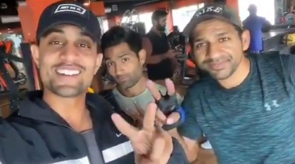 We’re Looking Gora! माजी पाकिस्तानी कर्णधार सरफराज अहमद याच्या व्हायरल व्हिडिओमधील कमेंटवर Netizens ने केले ट्रोल, दिल्या मजेदार प्रतिक्रिया We’re Looking Gora! माजी पाकिस्तानी कर्णधार सरफराज अहमद याच्या व्हायरल व्हिडिओमधील कमेंटवर Netizens ने केले ट्रोल, दिल्या मजेदार प्रतिक्रिया