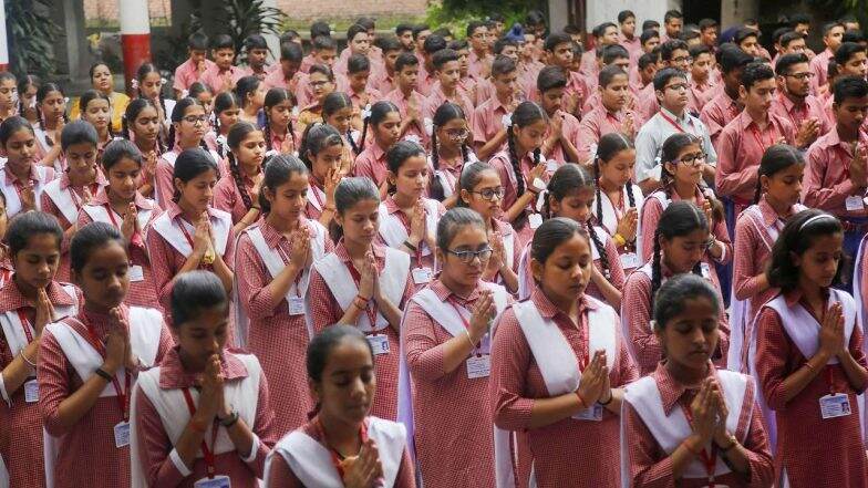 26 जानेवारीपासून राज्यातील सर्व शाळांमध्ये संविधानच्या प्रस्तावनेचे वाचन सक्तीचे; ठाकरे सरकारचा आदेश