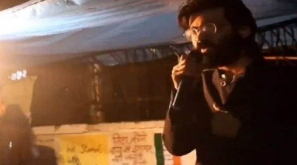 JNU चा माजी विद्यार्थी शरजील इमाम देशद्रोहाचा गुन्हा दाखल झाल्यावर फरार; शिरच्छेद केल्यास हिंदू नेत्याकडून 1 कोटीचे बक्षीस JNU चा माजी विद्यार्थी शरजील इमाम देशद्रोहाचा गुन्हा दाखल झाल्यावर फरार; शिरच्छेद केल्यास हिंदू नेत्याकडून 1 कोटीचे बक्षीस