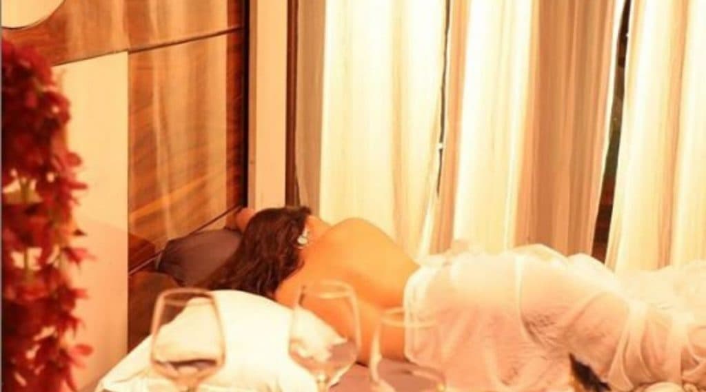 Sherlyn Chopra Nude Photo: लॉकडाऊनच्या काळात शर्लिन चोपड़ा हिने आपल्या हॉटनेसचा जलवा दाखवत स्वत:ला 'अशा' अवस्थेत घरात केले कैद Sherlyn Chopra Nude Photo: लॉकडाऊनच्या काळात शर्लिन चोपड़ा हिने आपल्या हॉटनेसचा जलवा दाखवत स्वत:ला 'अशा' अवस्थेत घरात केले कैद