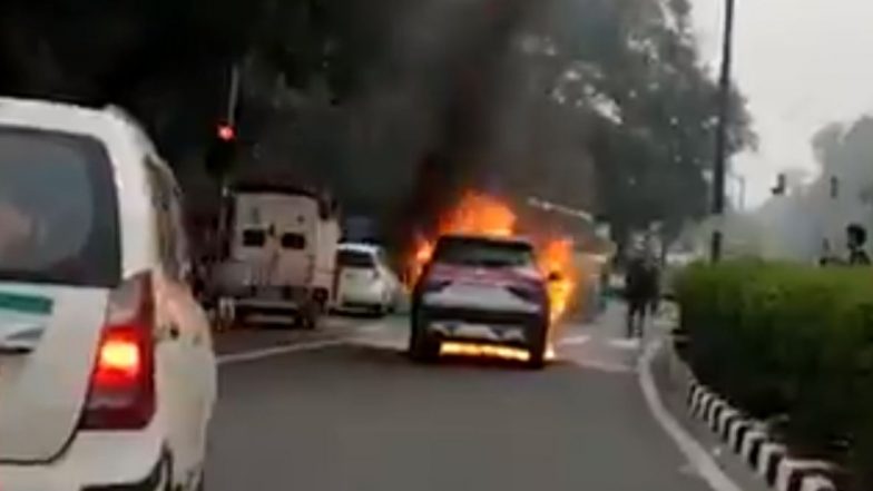 भारतात नुकतेच लॉंंच झालेली MG Hector ने महिन्याभरात दुसऱ्यांदा घेतला पेट; कंपनीकडून कोणतीही प्रतिक्रिया नाही (Video)
