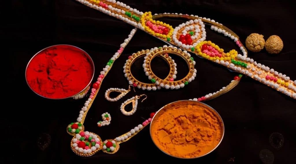 Makar Sankranti Special Halwyache Dagine: मकर संक्रांत दिवशी हलव्याच्या दागिन्यांमधील मंगळसूत्र, नथ, बांगड्या घरच्या घरी कसे बनवाल? Makar Sankranti Special Halwyache Dagine: मकर संक्रांत दिवशी हलव्याच्या दागिन्यांमधील मंगळसूत्र, नथ, बांगड्या घरच्या घरी कसे बनवाल?