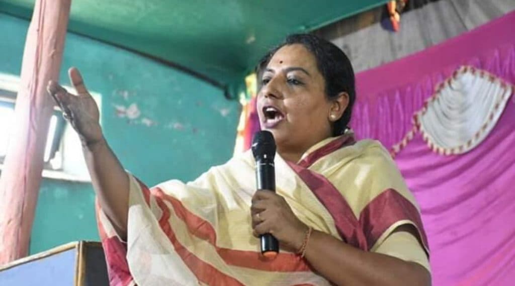 'आम्ही आताच शपथ घेतलीय, अजून खिसे भरणे बाकी आहेत' काँग्रेस आमदार यशोमती ठाकूर यांचे वादग्रस्त विधान 'आम्ही आताच शपथ घेतलीय, अजून खिसे भरणे बाकी आहेत' काँग्रेस आमदार यशोमती ठाकूर यांचे वादग्रस्त विधान