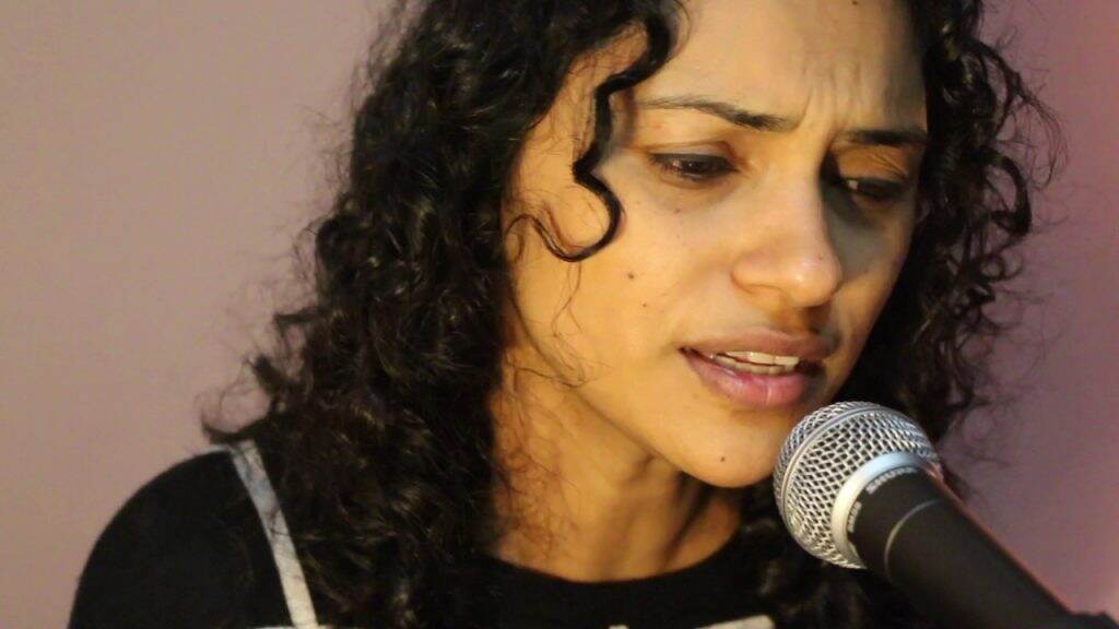 भारतीय महिलेचा दुबईत अनोखा विश्वविक्रम; 1000 दिवसांत गायली 1 हजार गाणी भारतीय महिलेचा दुबईत अनोखा विश्वविक्रम; 1000 दिवसांत गायली 1 हजार गाणी