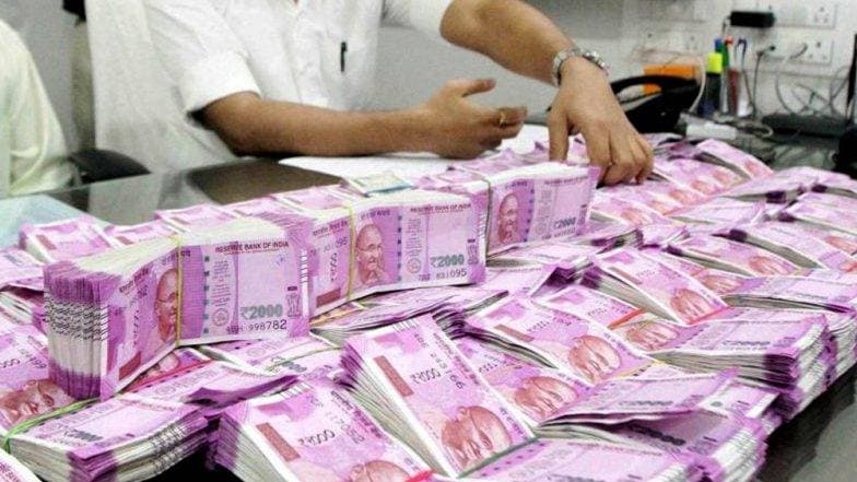 1 मार्च पासून मोठा बदल; 'या' बँकेच्या ATM मधून निघणार नाहीत 2000 रुपयांच्या नोटा 1 मार्च पासून मोठा बदल; 'या' बँकेच्या ATM मधून निघणार नाहीत 2000 रुपयांच्या नोटा