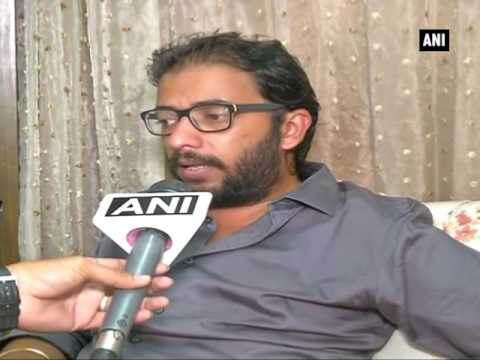 'एअरपोर्टवर गर्दी जमवून स्वत: प्रकाशझोतात राहायचे असा कंगनाचा किळसवाणा प्रयत्न, तिला मानसोपचारतज्ज्ञांचे उपचार सुरु करावेत'- अमेय खोपकर 'एअरपोर्टवर गर्दी जमवून स्वत: प्रकाशझोतात राहायचे असा कंगनाचा किळसवाणा प्रयत्न, तिला मानसोपचारतज्ज्ञांचे उपचार सुरु करावेत'- अमेय खोपकर
