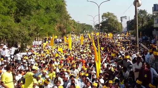 अधिवेशनात धनगर आरक्षणाचा प्रश्न सोडवला नाही तर थेट मुख्यमंत्र्याच्या घरासह इतर मंत्र्यांच्या घरात मेंढरं सोडू; भारत सोन्नर यांचा इशारा अधिवेशनात धनगर आरक्षणाचा प्रश्न सोडवला नाही तर थेट मुख्यमंत्र्याच्या घरासह इतर मंत्र्यांच्या घरात मेंढरं सोडू; भारत सोन्नर यांचा इशारा