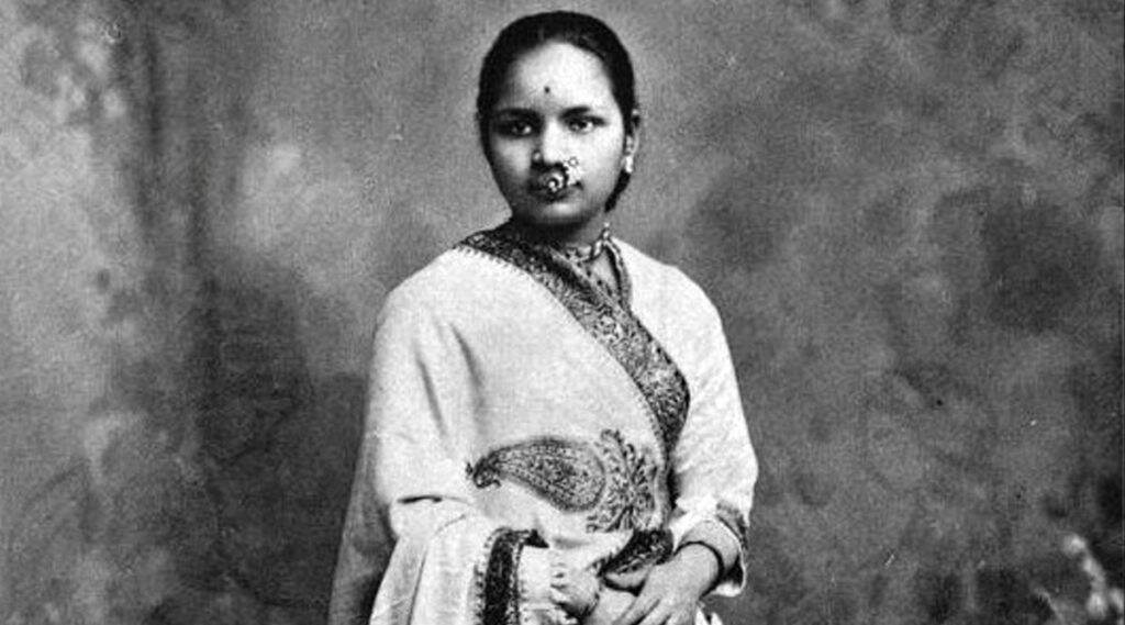 Dr. Anandibai Joshi Punyatithi 2020: भारताच्या पहिल्या महिला डॉक्टर आनंदीबाई जोशी यांचा बालविवाह, शिक्षण ते वैद्यशास्त्राची पदवी मिळविण्यापर्यंतचा असा होता खडतर प्रवास! Dr. Anandibai Joshi Punyatithi 2020: भारताच्या पहिल्या महिला डॉक्टर आनंदीबाई जोशी यांचा बालविवाह, शिक्षण ते वैद्यशास्त्राची पदवी मिळविण्यापर्यंतचा असा होता खडतर प्रवास!