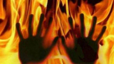 नाशिक: मेणबत्तीच्या प्रकाशात सॅनिटायझर करताना आगीचा भडका उडाल्याने एका महिलेचा मृत्यू