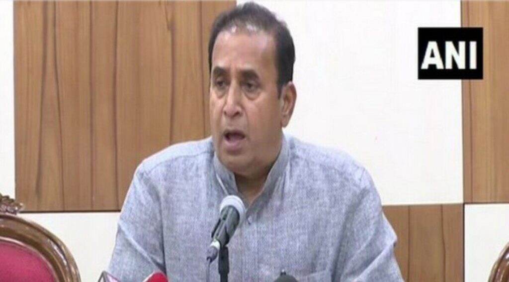 Coronavirus: महाराष्ट्रातील 11 हजार कैद्यांना तातडीने पॅरोलवर सोडण्याचे राज्याचे गृहमंत्री अनिल देशमुख यांचे आदेश Coronavirus: महाराष्ट्रातील 11 हजार कैद्यांना तातडीने पॅरोलवर सोडण्याचे राज्याचे गृहमंत्री अनिल देशमुख यांचे आदेश