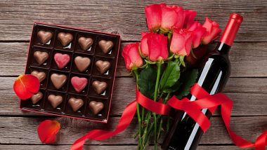 Valentine Day 2023 Gift Ideas: व्हॅलेंटाईन डे निमित्त तुमच्या जोडीदाराला द्या हटके भेटवस्तू, पाहा यादी