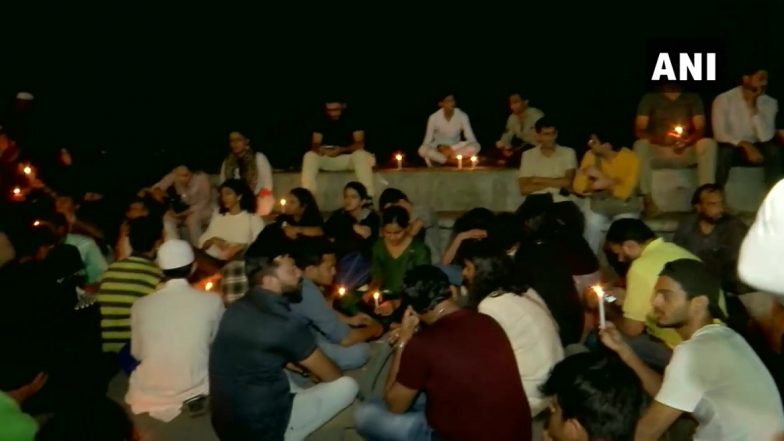 Delhi Violence: दिल्लीत उफाळलेल्या हिंसाचाराचा मुंबईकरांनी रस्त्यावर उतरत नोंदवला निषेध