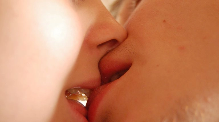 Longest Continuous Kiss Word Records: थाई जोडप्याने सलग 58 तास केले लिप-लॉक किस; गिनीज वर्ड रेकॉर्डमध्ये नोंद