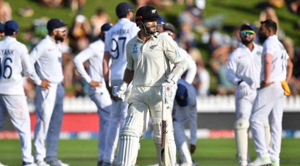 IND vs NZ 1st Test Day 2: खराब प्रकाशामुळे थांबला सामना, दुसऱ्या दिवसाखेर न्यूझीलंडनी घेतली 51 धावांची आघाडी IND vs NZ 1st Test Day 2: खराब प्रकाशामुळे थांबला सामना, दुसऱ्या दिवसाखेर न्यूझीलंडनी घेतली 51 धावांची आघाडी