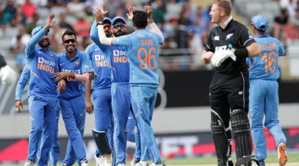 IND vs NZ 2nd ODI: भारताची आक्रामक गोलंदाजी; मार्टिन गप्टिल, रॉस टेलर यांच्या अर्धशतकाने टीम इंडियासमोर 274 धावांचे लक्ष्य IND vs NZ 2nd ODI: भारताची आक्रामक गोलंदाजी; मार्टिन गप्टिल, रॉस टेलर यांच्या अर्धशतकाने टीम इंडियासमोर 274 धावांचे लक्ष्य