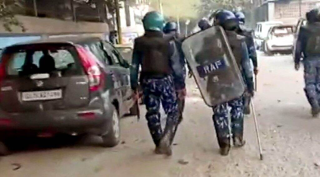 Delhi Violence: मौजपुर आणि ब्रह्मपुरी येथे पुन्हा दगडफेक; मुख्यमंत्री अरविंद केजरीवाल यांची आमदरांसह तातडीची बैठक Delhi Violence: मौजपुर आणि ब्रह्मपुरी येथे पुन्हा दगडफेक; मुख्यमंत्री अरविंद केजरीवाल यांची आमदरांसह तातडीची बैठक