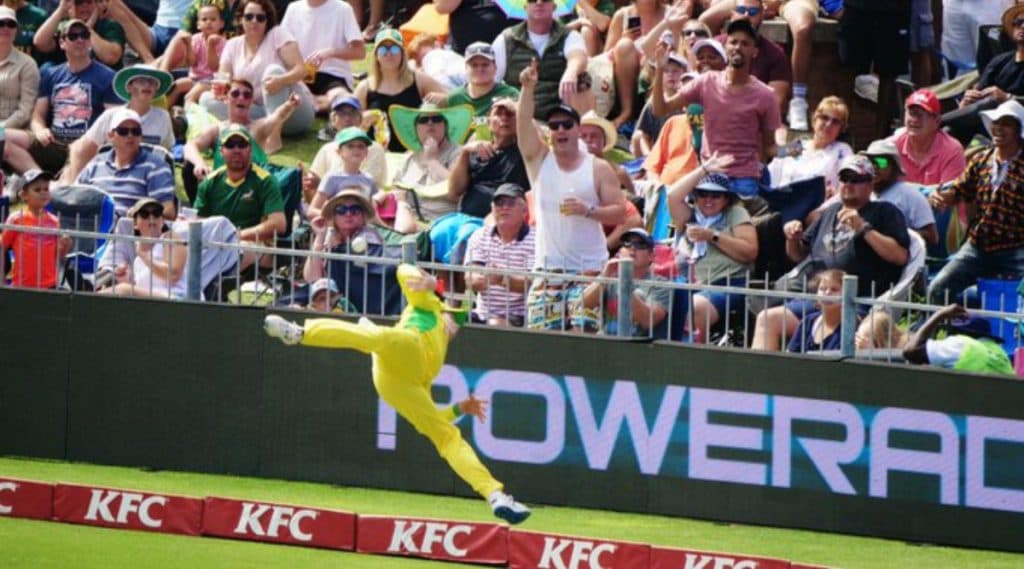 SA vs AUS 2nd T20I: दक्षिण आफ्रिकाविरुद्ध स्टिव्ह स्मिथ बनला 'सुपरमॅन', हवेत उडी मारून टीमसाठी रोखल्या सहा धावा (Video) SA vs AUS 2nd T20I: दक्षिण आफ्रिकाविरुद्ध स्टिव्ह स्मिथ बनला 'सुपरमॅन', हवेत उडी मारून टीमसाठी रोखल्या सहा धावा (Video)