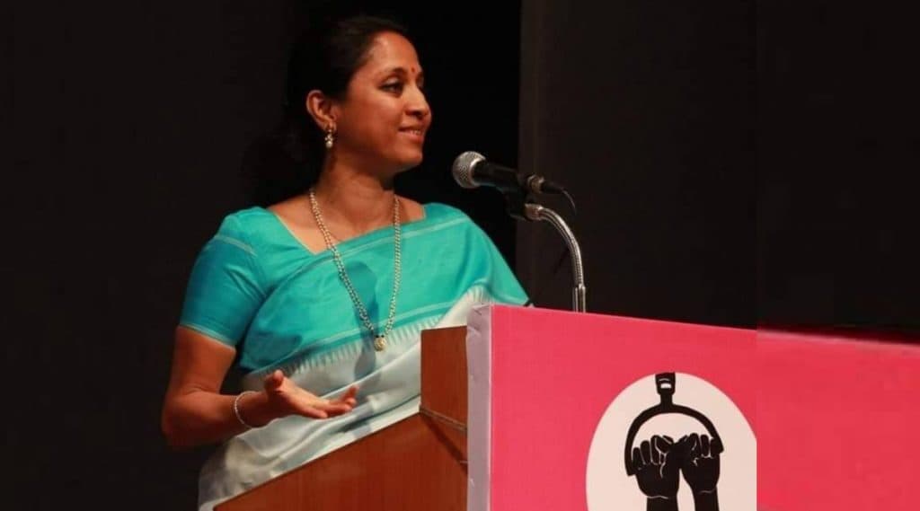 औरंगाबाद: राष्ट्रवादी काँग्रेस कार्यक्रमात खा. सुप्रिया सुळे यांच्यासमोरच कार्यकर्त्यांमध्ये राडा औरंगाबाद: राष्ट्रवादी काँग्रेस कार्यक्रमात खा. सुप्रिया सुळे यांच्यासमोरच कार्यकर्त्यांमध्ये राडा