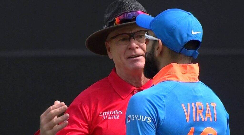 IND vs NZ 2nd ODI: हेन्री निकोल्स ला Time-Out झाल्यावरही रिव्यू दिल्याने संतप्त विराट कोहली याने मैदानावर घातला अंपायरशी वाद IND vs NZ 2nd ODI: हेन्री निकोल्स ला Time-Out झाल्यावरही रिव्यू दिल्याने संतप्त विराट कोहली याने मैदानावर घातला अंपायरशी वाद