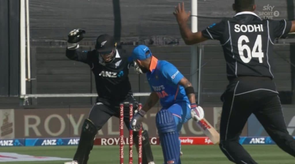 Watch: ईश सोढी ने हॅमिल्टन सामन्यात टाकलेली गुगली पाहून चक्रावला टीम इंडिया कर्णधार विराट कोहली, अशा प्रकारे झाला आऊट Watch: ईश सोढी ने हॅमिल्टन सामन्यात टाकलेली गुगली पाहून चक्रावला टीम इंडिया कर्णधार विराट कोहली, अशा प्रकारे झाला आऊट