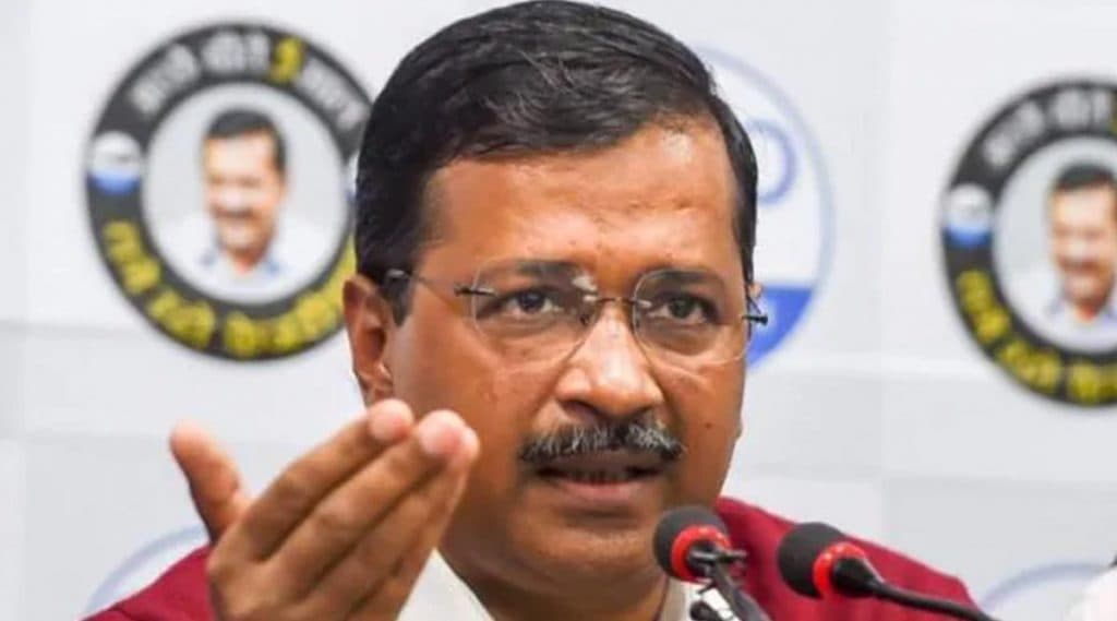 Delhi Violence: अरविंद केजरीवाल यांची हिंसाचाराच्या घटनास्थळी जमावबंदी, लष्काराला बोलवण्याची मागणी Delhi Violence: अरविंद केजरीवाल यांची हिंसाचाराच्या घटनास्थळी जमावबंदी, लष्काराला बोलवण्याची मागणी