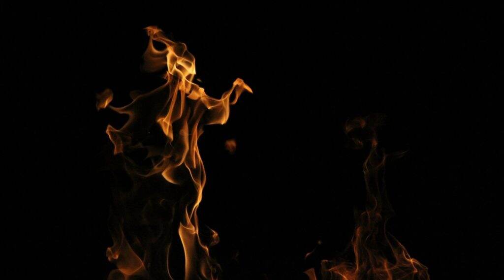 वर्धा: हिंगणघाट येथे अंगावर पेट्रोल टाकून जाळलेल्या पीडित तरुणीचा मृत्यू वर्धा: हिंगणघाट येथे अंगावर पेट्रोल टाकून जाळलेल्या पीडित तरुणीचा मृत्यू
