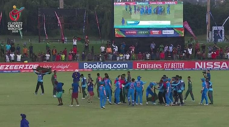 India Vs Bangladesh U19 World Cup Final: अंडर19 वर्ल्डकप 2020 जिंकल्यानंतर भारतीय खेळाडूंना भिडले बांग्लादेशी खेळाडू; पाहा व्हिडिओ India Vs Bangladesh U19 World Cup Final: अंडर19 वर्ल्डकप 2020 जिंकल्यानंतर भारतीय खेळाडूंना भिडले बांग्लादेशी खेळाडू; पाहा व्हिडिओ