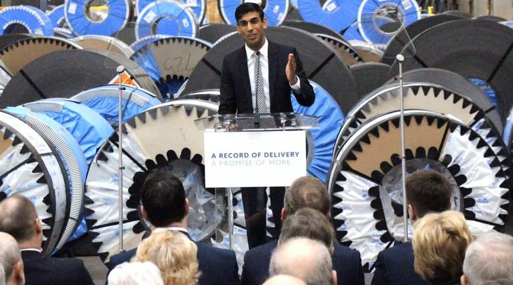 Infosys चे सह-संस्थापक नारायण मूर्ति यांचा जावई ऋषी सुनक यांची ब्रिटनच्या अर्थमंत्री पदी नियुक्ती Infosys चे सह-संस्थापक नारायण मूर्ति यांचा जावई ऋषी सुनक यांची ब्रिटनच्या अर्थमंत्री पदी नियुक्ती