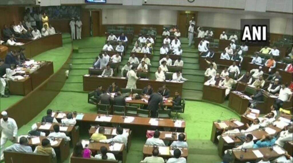 Maharashtra Budget Session 2020: मराठी भाषा सक्ती विधेयक विधानसभेत बहुमताने मंजूर Maharashtra Budget Session 2020: मराठी भाषा सक्ती विधेयक विधानसभेत बहुमताने मंजूर