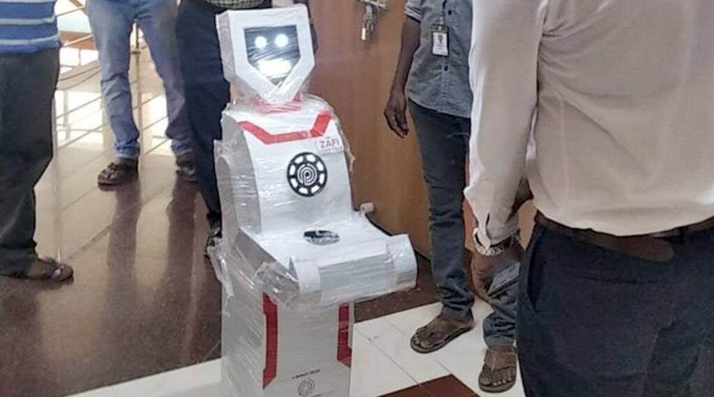 तामिळनाडू येथील सॉफ्टवेयर कंपनी ने तयार केले Humanoid Robot; कोरोना बाधितांवर उपचार करणाऱ्या डॉक्टरांना करणार मदत तामिळनाडू येथील सॉफ्टवेयर कंपनी ने तयार केले Humanoid Robot; कोरोना बाधितांवर उपचार करणाऱ्या डॉक्टरांना करणार मदत