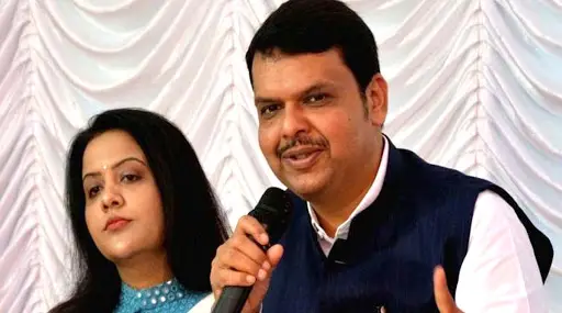 'पत्नीचा पगार माझ्यापेक्षा जास्त! देवेंद्र फडणवीस यांच्या वक्तव्यावर अमृता फडणवीस यांची प्रतिक्रिया