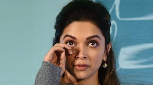 NCB Summons Deepika Padukone's Manager: ड्रग्ज प्रकरणी एनसीबीकडून दीपिका पदुकोणची मॅनेजर करिश्मा प्रकाश ला समन्स
