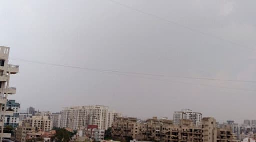 पुणे जिल्ह्यात विजांचा कडकडाटसह अवकाळी पावसाची हजेरी पुणे जिल्ह्यात विजांचा कडकडाटसह अवकाळी पावसाची हजेरी