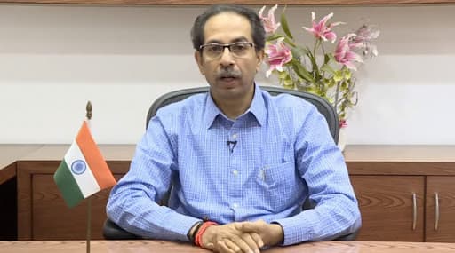 Coronavirus Lock Down: महाराष्ट्र राज्यातील 262 मदत केंद्रातुन 70,399 स्थलांतरित कामगारांना मिळणार अन्न आणि आश्रय: CMO Coronavirus Lock Down: महाराष्ट्र राज्यातील 262 मदत केंद्रातुन 70,399 स्थलांतरित कामगारांना मिळणार अन्न आणि आश्रय: CMO