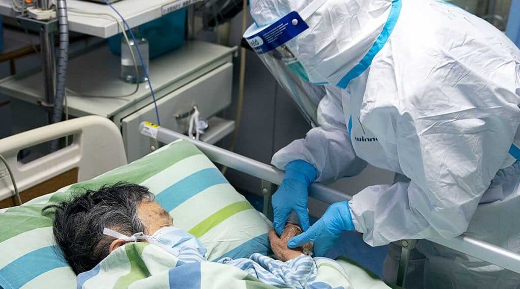 Coronavirus वर उपचार म्हणून वृद्ध दांपत्याने केले डोनाल्ड ट्रंप यांनी दावा केलेल्या औषधाचे सेवन; पतीचा मृत्यू, पत्नीची स्थिती गंभीर Coronavirus वर उपचार म्हणून वृद्ध दांपत्याने केले डोनाल्ड ट्रंप यांनी दावा केलेल्या औषधाचे सेवन; पतीचा मृत्यू, पत्नीची स्थिती गंभीर