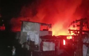 Pune Fire:  जुनी वडारवाडी येथे गॅस सिलेंडरचा स्फोट झाल्याने भीषण आग; सुमारे 15 झोपड्या जळून खाक