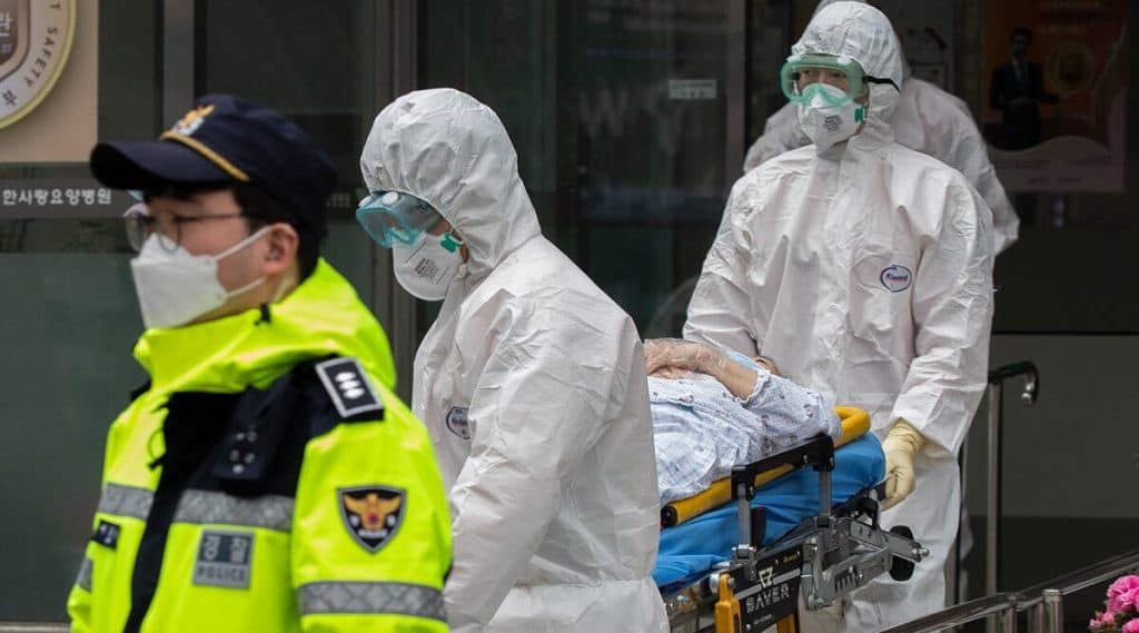 Coronavirus Update: कोरोना व्हायरसचा कहर; जगभरातील मृतांचा आकडा 20 हजार पार Coronavirus Update: कोरोना व्हायरसचा कहर; जगभरातील मृतांचा आकडा 20 हजार पार