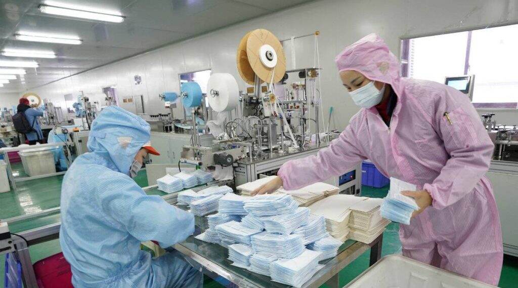 Coronavirus: डॉक्टर्स, मेडिकल स्टाफ यांना घराबाहेर काढणाऱ्या घरमालकांच्या विरोधात कठोर कारवाई करण्याचे निर्देशन Coronavirus: डॉक्टर्स, मेडिकल स्टाफ यांना घराबाहेर काढणाऱ्या घरमालकांच्या विरोधात कठोर कारवाई करण्याचे निर्देशन