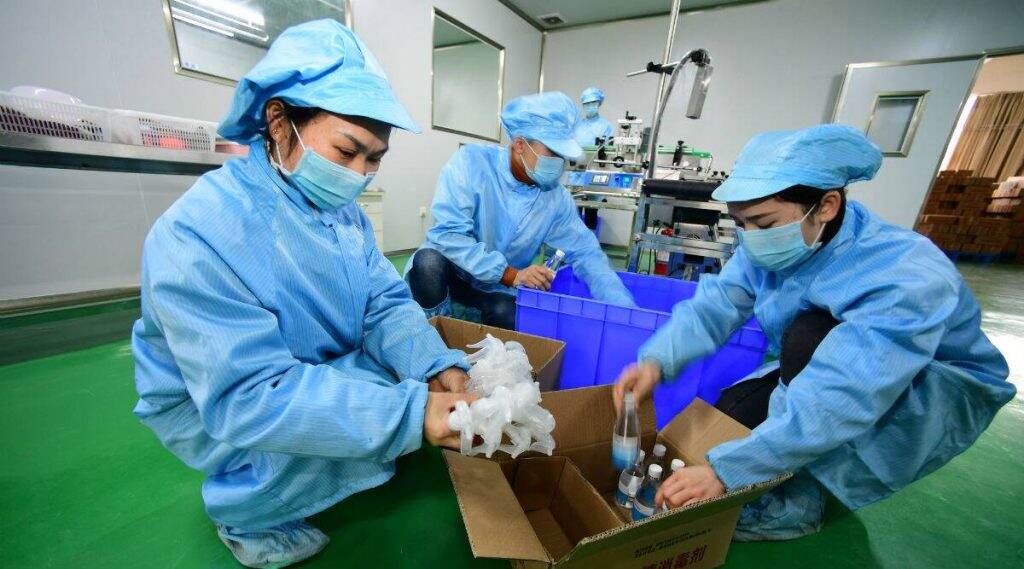 Wuhan Deaths Mystery: चीनने लपवली Coronavirus च्या मृत्यूची आकडेवारी? तब्बल 42,000 हजार लोक मरण पावल्याचा स्थानिकांचा दावा Wuhan Deaths Mystery: चीनने लपवली Coronavirus च्या मृत्यूची आकडेवारी? तब्बल 42,000 हजार लोक मरण पावल्याचा स्थानिकांचा दावा
