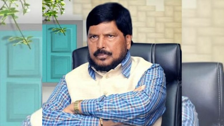 COVID-19: कोरोना के बजायेंगे बारा.. Coronavirus हटवण्यासाठी रामदास आठवले यांनी उगारले कवितेचे अस्त्र