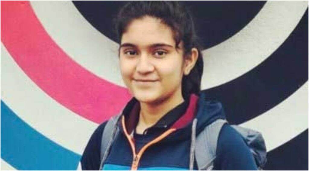 कोरोनाग्रस्तांच्या मदतीसाठी 15 वर्षीय शूटर ईशा सिंह ची मदत, बचतीमधून PM-Cares फंडला 30 हजार रुपये केले दान कोरोनाग्रस्तांच्या मदतीसाठी 15 वर्षीय शूटर ईशा सिंह ची मदत, बचतीमधून PM-Cares फंडला 30 हजार रुपये केले दान