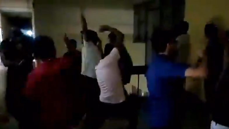 परीक्षा रद्द झाल्याने 'जय कोरोना' म्हणत विद्यार्थ्यांचे सेलिब्रेशन; पहा VIral Video