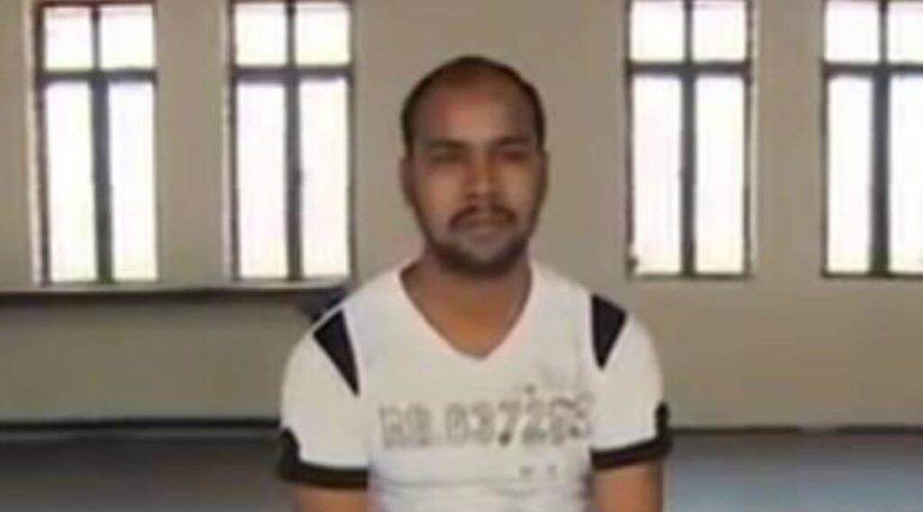 Nirbhaya Case: फाशीच्या शिक्षेपासून बचाव करण्यासाठी आरोपी मुकेश याची हायकोर्टात धाव, घटनास्थळी उपस्थित नसल्याचा दावा Nirbhaya Case: फाशीच्या शिक्षेपासून बचाव करण्यासाठी आरोपी मुकेश याची हायकोर्टात धाव, घटनास्थळी उपस्थित नसल्याचा दावा