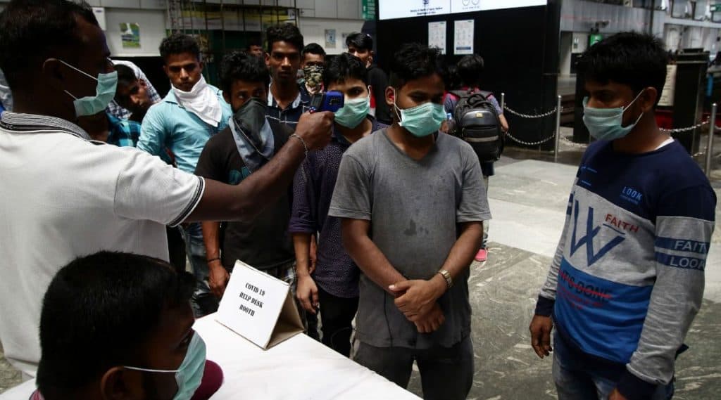 Corona Update: महाराष्ट्रात आणखी 5 नवे रुग्ण आढळले; राज्यातील कोरोनाबाधीत रुग्णांची संख्या 130 वर Corona Update: महाराष्ट्रात आणखी 5 नवे रुग्ण आढळले; राज्यातील कोरोनाबाधीत रुग्णांची संख्या 130 वर