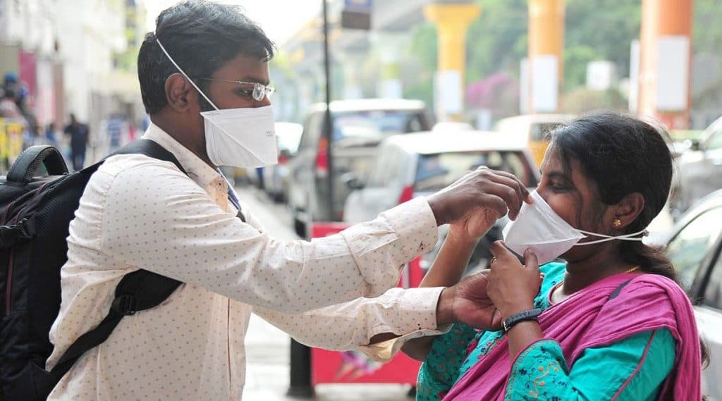 मुंबईत Mask न घालणाऱ्या 9 हजार जणांच्या विरोधात BMC ची कारवाई, 18 लाखांचा दंड वसूल मुंबईत Mask न घालणाऱ्या 9 हजार जणांच्या विरोधात BMC ची कारवाई, 18 लाखांचा दंड वसूल