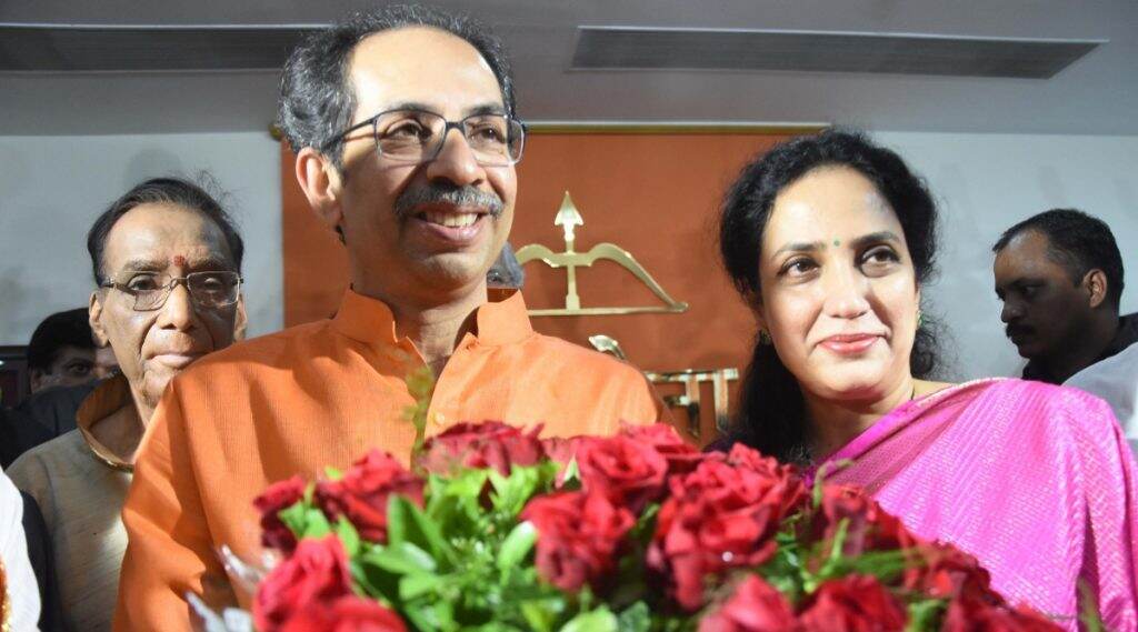 मुख्यमंत्री उद्धव ठाकरे यांच्या पत्नी रश्मी ठाकरे यांच्या सुरक्षा रक्षकास कोरोना व्हायरस संसर्ग मुख्यमंत्री उद्धव ठाकरे यांच्या पत्नी रश्मी ठाकरे यांच्या सुरक्षा रक्षकास कोरोना व्हायरस संसर्ग